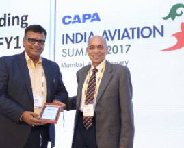 Mr-Sanjay-Kumar-recieving-the-award