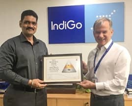 Mr.-Willy-Boulter-receiving-the-award-from-Mr.-Sachin-Bhosle