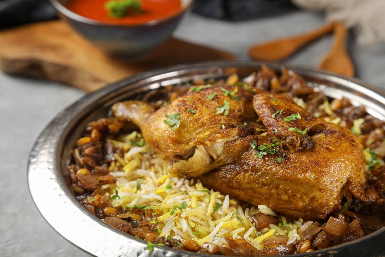 Bin Ateeq, Al-Khuwair Street